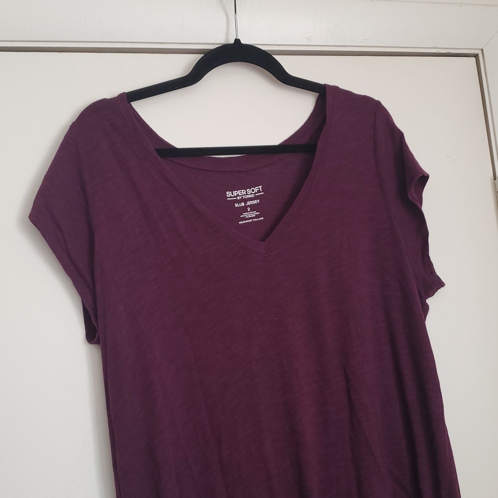Torrid's Women's V-Neck Short Sleeve Slub Jersey Top - Plum - Picture 3 of 6